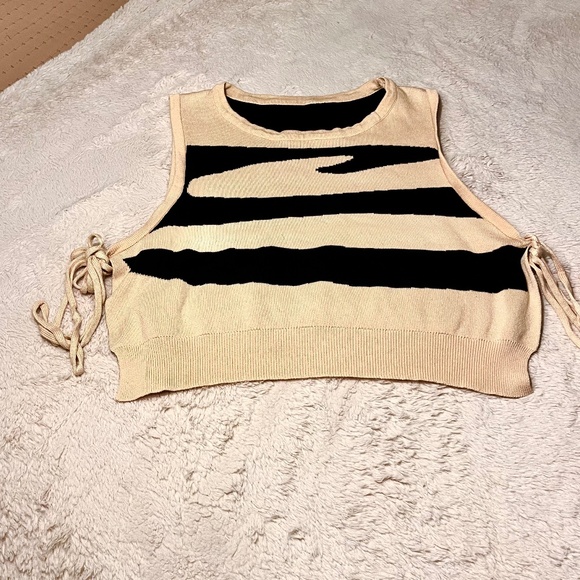 Abstract Color Knitted Women Sleeveless Side Lace Up Crop Vests - Picture 1 of 6